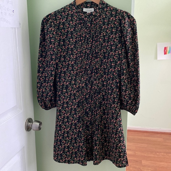 Topshop Dresses & Skirts - NWOT Women’s Topshop Floral Mini Dress Sz 0